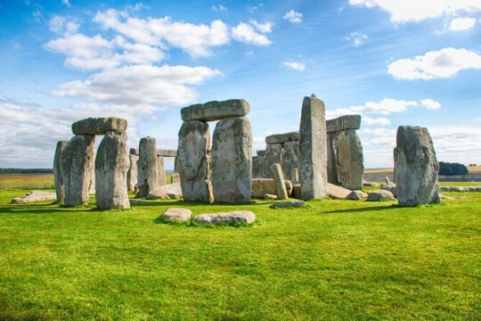 Private Access to Stonehenge and Windsor Open Top Bus Tour