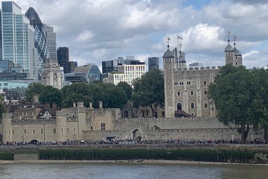 Tower of London self guided walking tour and scavenger hunt