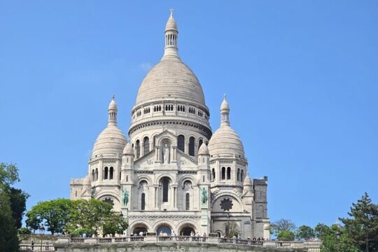 A Tapestry of Art and Romance in Montmartre
