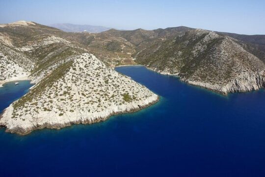 Full-day cruise in Antiparos and Despotiko with traditional food