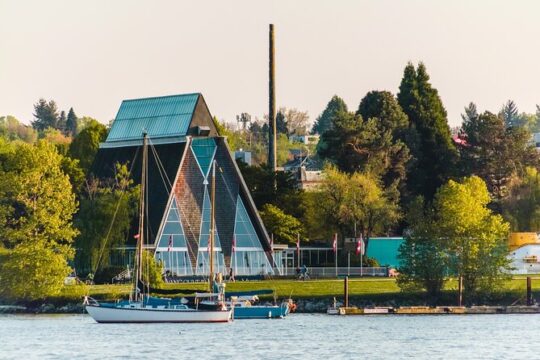 Vancouver City Private Walking Tour with Seal Boat Tour