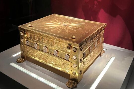 Vergina Royal Tombs & Palace Tour-Expert guide with a BMW car