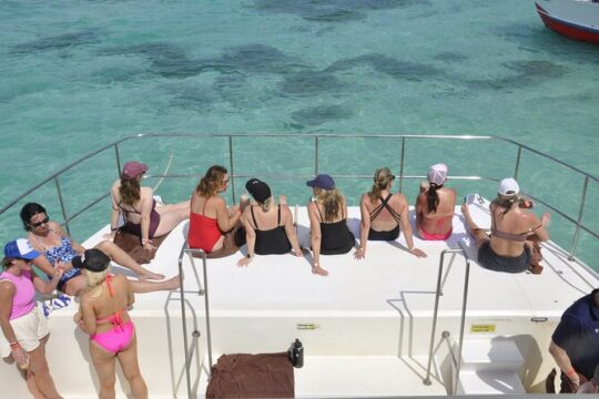 Private Catamaran Cruise – Open Bar, Beach & Snorkeling