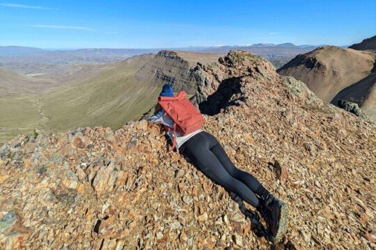 Private Knife’s Edge Day Hike to Moskardshnjukar