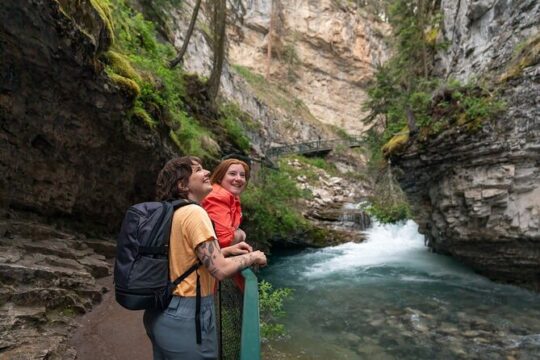 Private Tour Lake Louise Moraine & Emerald Lake