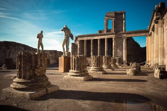 Pompeii and Free Stop Tour in Naples