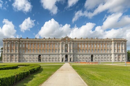 Private Tour Royal Palace Of Caserta Pizza and Clothing Purchases