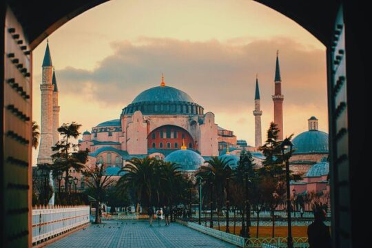 3 Hour Hagia Sophia and Blue Mosque Outdoor Storytelling Tour