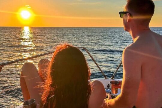 Sunset catamaran tour in Palermo: aperitif and relax on boat