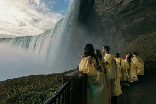 Niagara Falls Tour with Skip the Line Cruise and Optional Lunch
