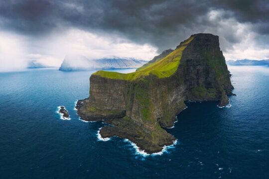 Private Kallur Lighthouse Hike