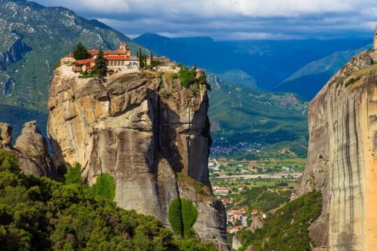Meteora Private Tour: The Best Sightseeing Trip from Athens
