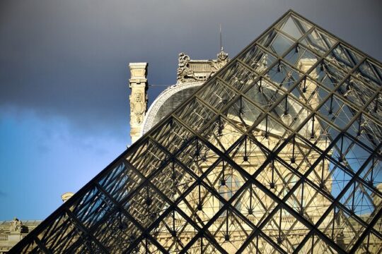 Paris: Luxury Private Photo Eiffel Tower & Louvre pyramid