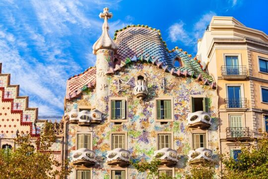 Casa Batlló Fast Track Tour with Gaudí Cube 360° Experience