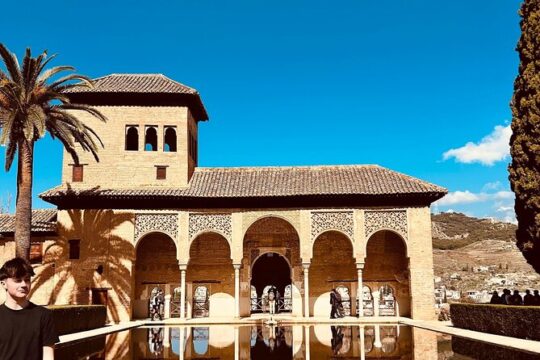 Guided Tour of Generalife and Alcazaba de la Alhambra