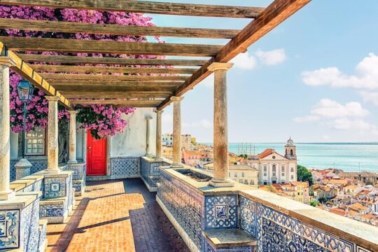 Lisbon: City Walk with Audio Guide in 7 Languages on your Phone