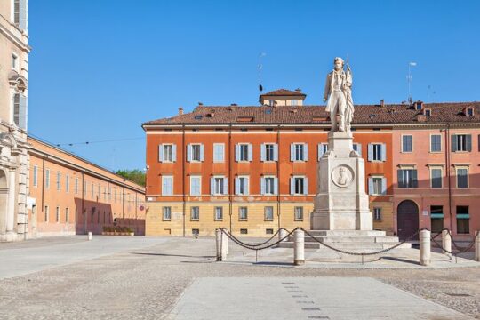 Explore Modena in 60 minutes with a Local