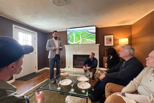 Exclusive Small Group Virginia Winery Tour with a Sommelier