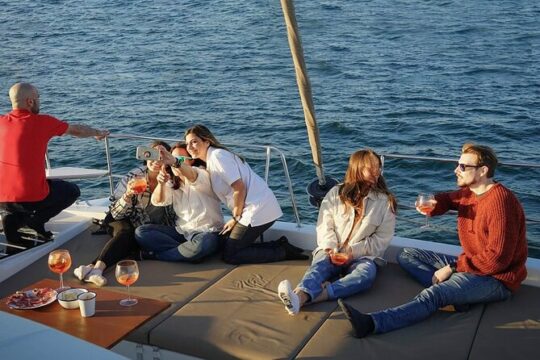 Catamaran Tour with Drink and Local Tapa