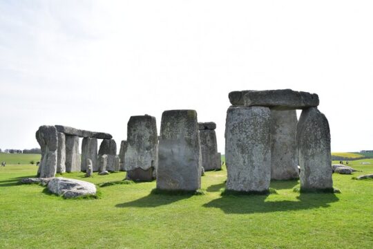 Private Taxi Tour to Stonehenge and Winchester Cathedral