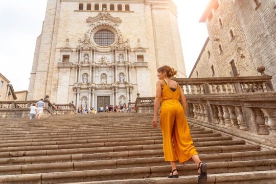 Barcelona: Discover Girona, Besalú and Pals on a Guided Tour