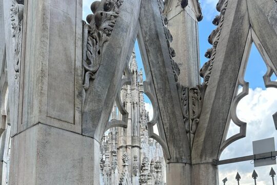 Duomo skips the line with a guide