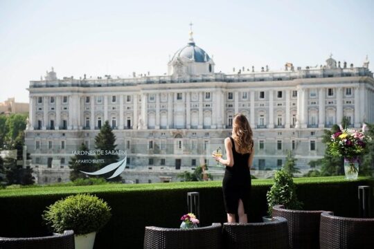 Madrid Royal Palace Guided Tour with Rooftop Wine Tasting
