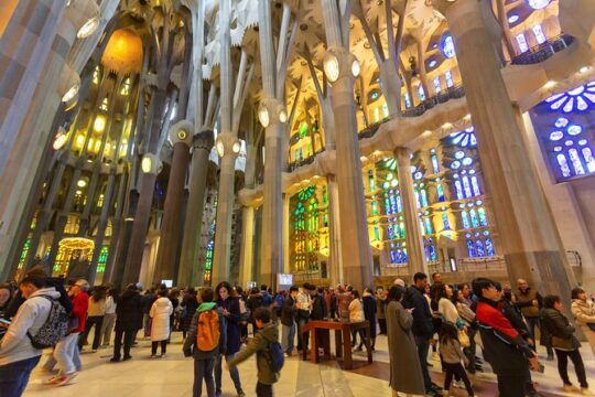 Fast Track Sagrada Familia Guided Tour with Tower Access
