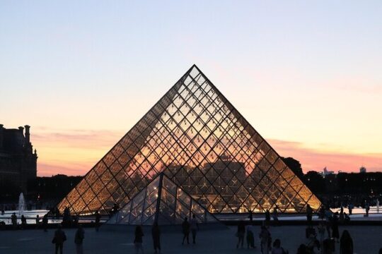 Louvre Museum Masterpieces Guided Tour with Reserved Access