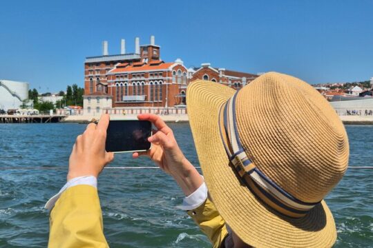 Private Boat Tour of Lisbon with Wine Tasting