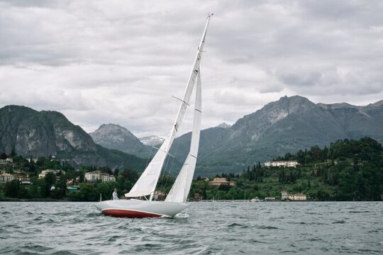 Private Classic Boat Tour on Lake Como with Aperitif