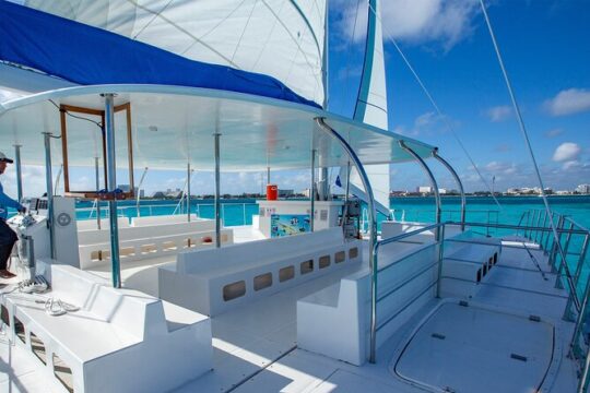 Isla Mujeres Playa Norte Giant Catamaran from Cancun Non Drowsy