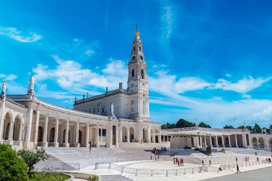 Private Tour of Fátima-Nazaré-Óbidos with Local Guide