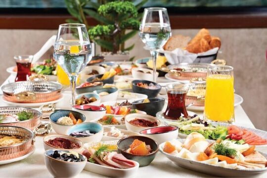 Breakfast Tour with Music on the Bosphorus