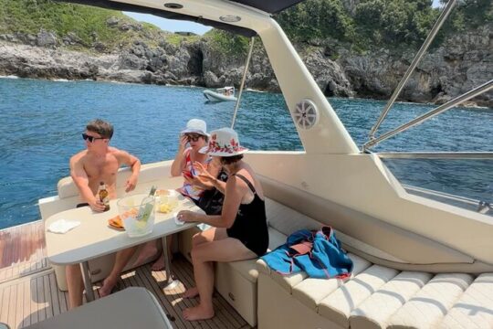 Private Boat Capri Tour with Aperitif