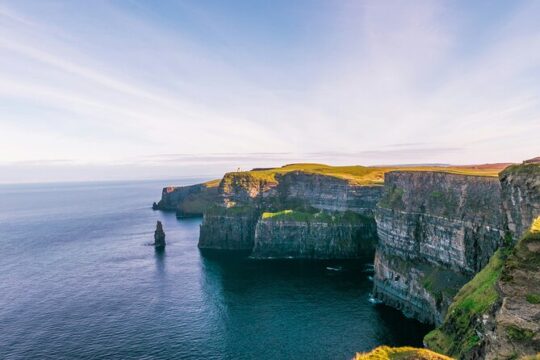 Day trip to Cliffs of Moher, Bunratty Castle and Ennis