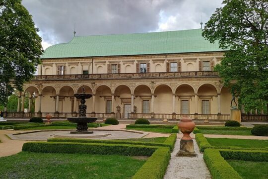 Authentic Prague with Suzie Private Castle Walk and Boat Ride