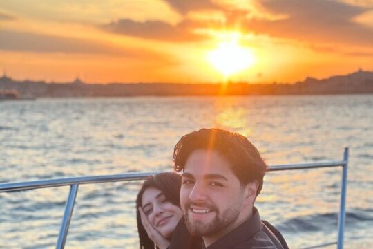 Luxury Yacht Tour on the Bosphorus with Sunset Option