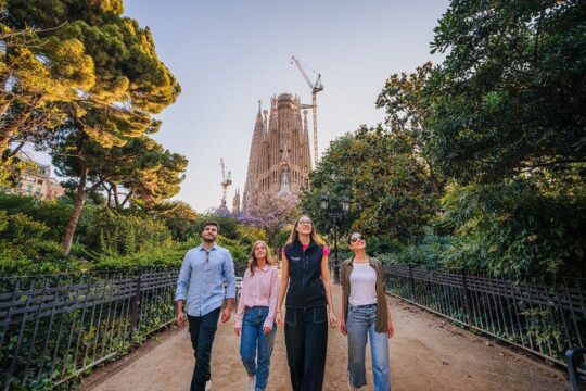 Sagrada Familia Skip the Line Ticket with Official Guide