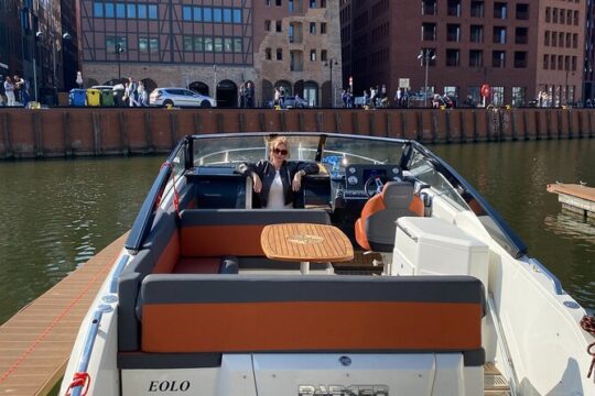 Luxury motorboat cruise in Gdansk