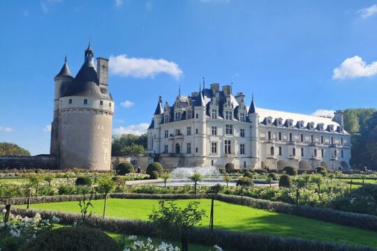 Loire Valley Castles with Wine Tasting daytrip from Paris