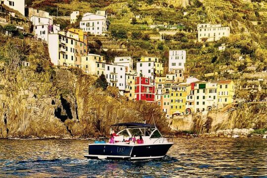 Private Round Trip Boat Tour of the Cinque Terre and Portovenere