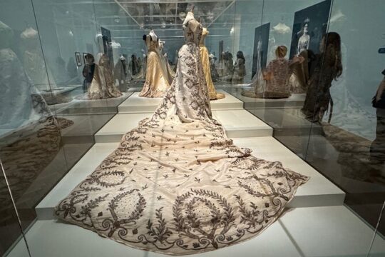 Private Fashion Tour Exposition Worth Inventing Haute Couture