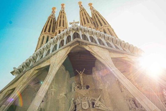 Small Group Tour in Barcelona Sagrada Familia with Tickets