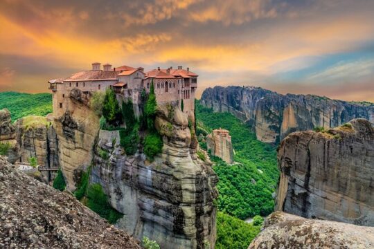 Meteora Private Tour from Athens with Luxury Transfer