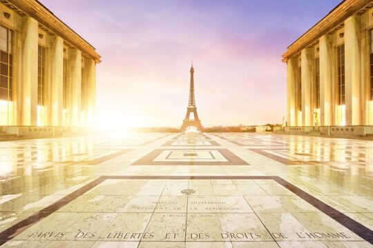 Photo-stop Selfie Tour of Paris by Minivan for up to 8 people