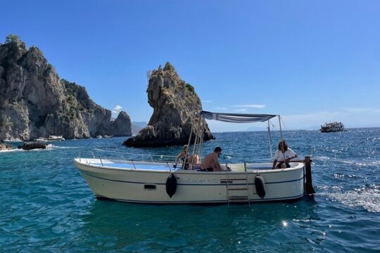 Personalized Private Tour of Capri Island by Typical Boat