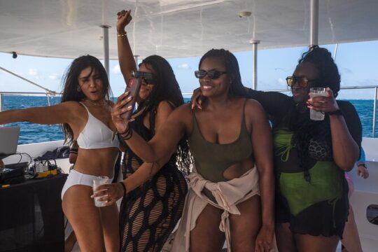 Hip hop party boat in Cancun