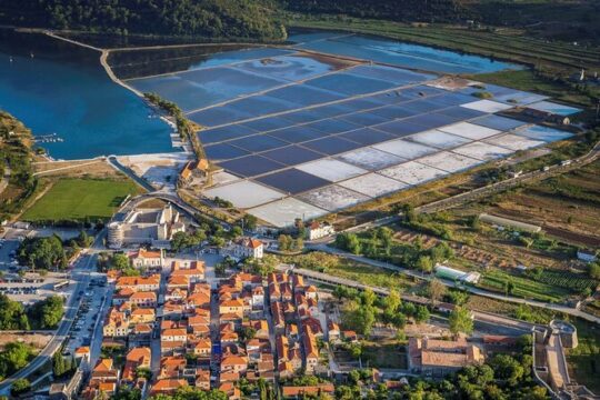 Discover Ston Salt Pans, Oyster & Wine tasting & Seaside Lunch