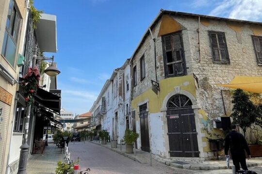 Charms of Cyprus in Romanian